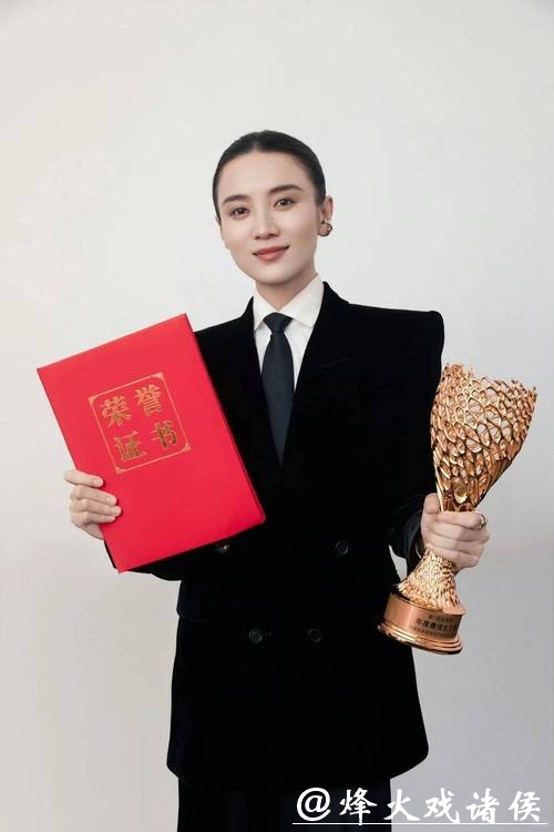 宋佳白玉兰再拿奖却把镜头从绯闻拉回作品,这份清醒你看懂了吗? 宋佳白玉兰再拿奖却把镜头从绯闻拉回作品,这份清醒你看懂了吗?