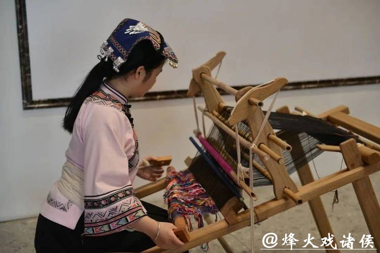 湖南张家界:“非遗+”赋能 土家织锦“织”出产业共富路 湖南张家界:“非遗+”赋能 土家织锦“织”出产业共富路