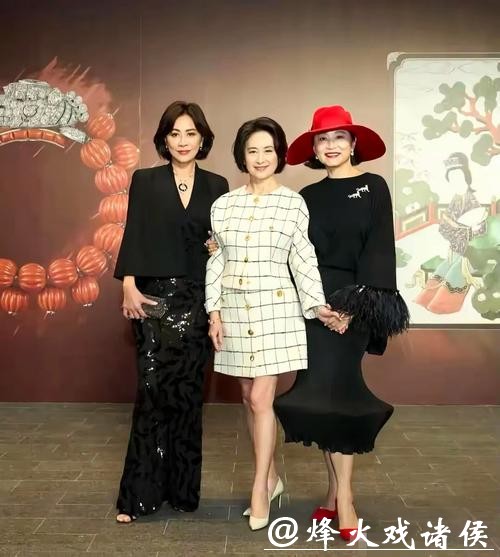 见何超琼与林青霞同框：方知何为“高贵气质”，年长更显从容