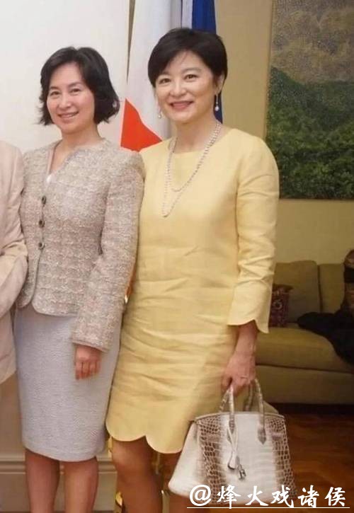 见何超琼与林青霞同框：方知何为“高贵气质”，年长更显从容