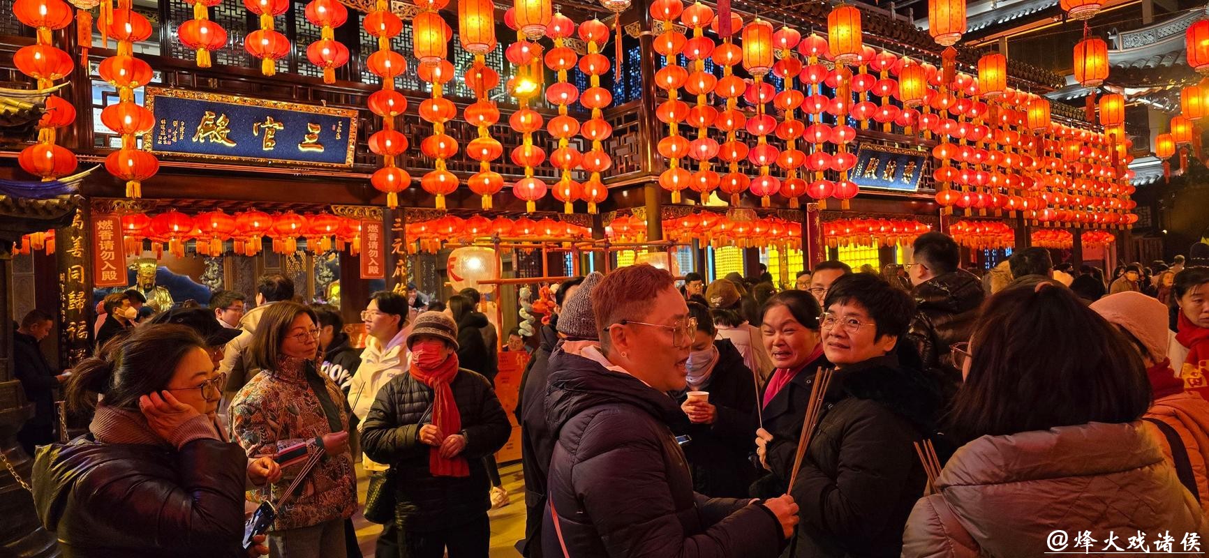 逛古镇、品美食、看灯会,留学生、博主来宝山过大年 逛古镇、品美食、看灯会,留学生、博主来宝山过大年