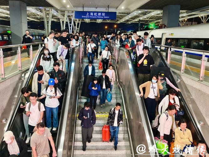 铁路今迎春运节前客流最高峰,上海地区预计发送旅客76万人次 铁路今迎春运节前客流最高峰,上海地区预计发送旅客76万人次