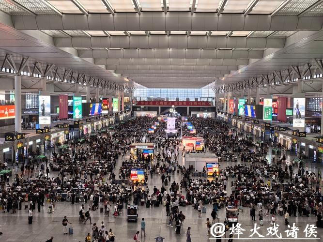 铁路今迎春运节前客流最高峰,上海地区预计发送旅客76万人次 铁路今迎春运节前客流最高峰,上海地区预计发送旅客76万人次