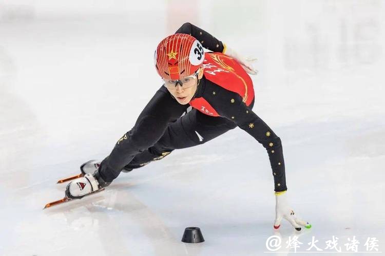 米兰冬奥|从小范到范姐,只为热爱坚守赛场,33岁的范可新欣然“交棒” 米兰冬奥|从小范到范姐,只为热爱坚守赛场,33岁的范可新欣然“交棒”
